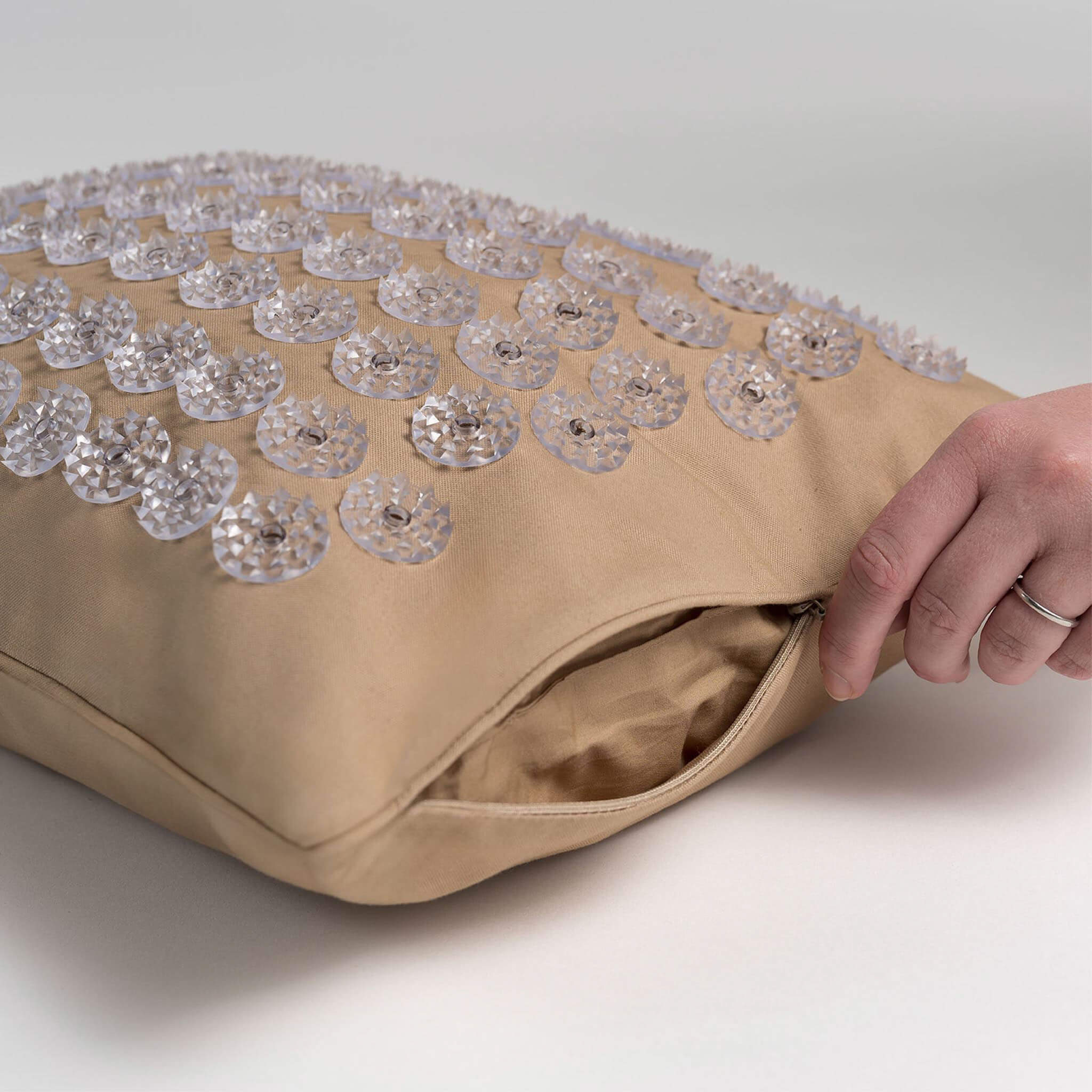 Premium_Pillow_Sandalwood_04.jpg